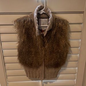 Girls sweater/fur vest. EUC. Sz 4